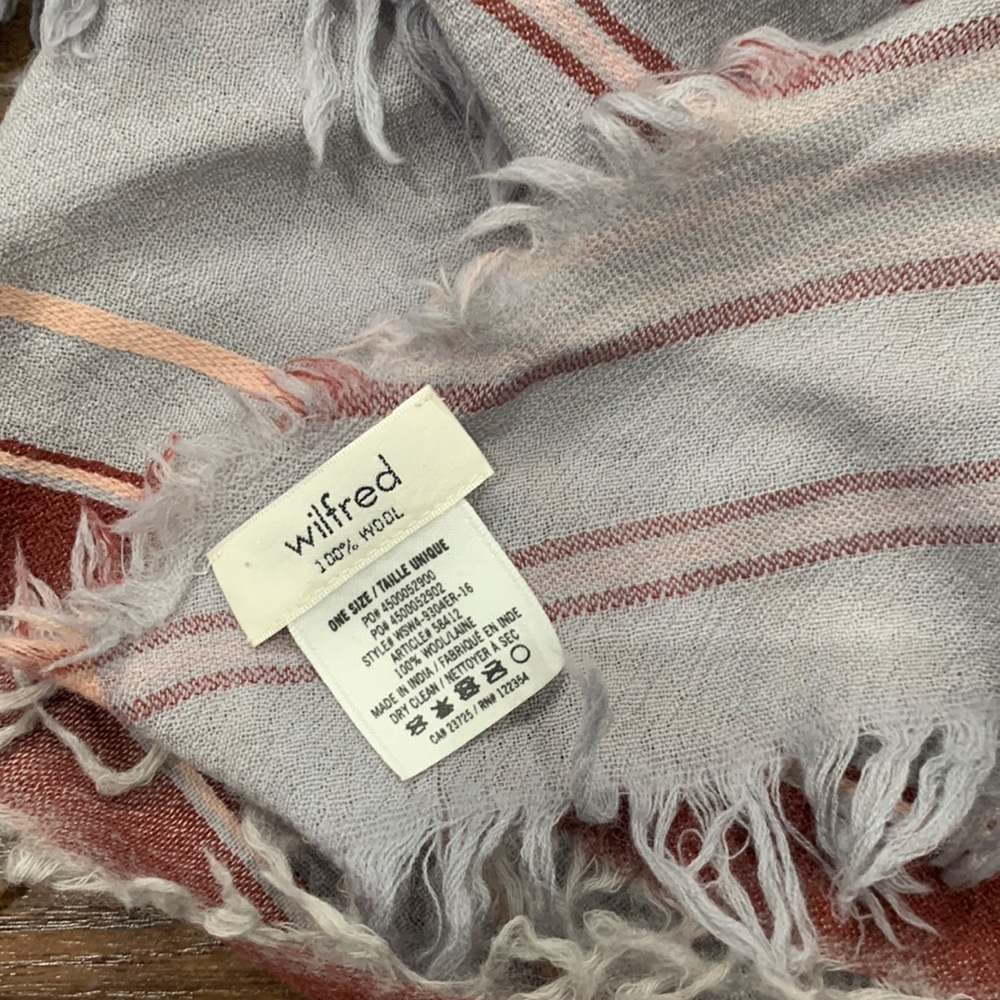 Wilfred half triangle scarf